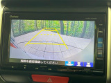 【バックカメラ】駐車時に後方がリアルタイム映像で確認できます。大型商業施設や立体駐車場での駐車時や、夜間のバック時に大活躍!運転スキルに関わらず、今や必須となった装備のひとつです!