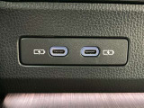 こちらのクルマはUSB接続コネクタも装備されています♪スマホの充電などにお使い下さい。ご旅行中での充電切れも、これなら心配いりませんね!