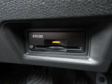 『ETC2.0』を装着しています♪♪ 有料道路での料金所の手間を省いて運転に集中できます♪♪ 車から離れる時はカードの抜き取りをお忘れなく♪♪