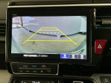 【バックカメラ】運転が苦手な方も車庫入れラクラクです!ギアをリバースに入れれば自動的に切り換わりますので、面倒な操作は不要です♪狭い駐車場もお車を傷つけず安心ですね!