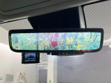 【デジタルインナーミラー】後席の大きな荷物や同乗者で後方が確認しづらい時でも安心!カメラが撮影した車両後方の映像をルームミラー内に表示。クリアな視界で状況の確認が可能です!