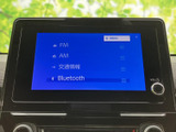 ラジオやBluetooth接続で、お好みの音楽を楽しめます。快適なドライブを演出し、長距離移動も楽しく過ごせます。