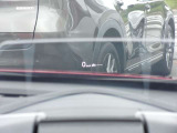 ヘッドアップディスプレイを装備しています。ドライバーの視線の先にスピードが表示されるので、視線の異動が少なく、安全に運転出来ます。
