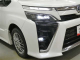 LEDヘッドライトです。デザイン性がよくとても明るいので、夜間の走行や悪天候でも安心です。しかも長寿命!