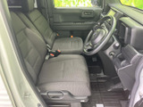 ゆったりとした座面で、長距離運転でも疲れにくい。シンプルなデザインで、落ち着いた空間を演出します。