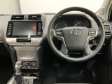 高いホールド性で運転姿勢が安定します。長距離ドライブでも疲れにくいのが魅力です。快適なドライビングライフをお送りください♪
