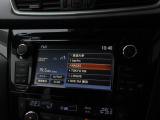 ナビゲーションは純正メモリーナビを装着しております。AM、FM、CD、DVD再生、Bluetooth、フルセグTVがご使用いただけます。初めて訪れた場所でも安心ですね!