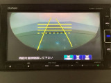 バックでの車庫入れも安心です!リアカメラが付いているバックモニター付のナビを装備しております。操作線もついており距離感も画面から確認できます。