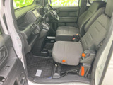 運転しやすいシンプルな内装。操作性にも優れており、快適なドライブをサポートします。