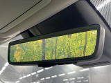 【デジタルインナーミラー】後席の大きな荷物や同乗者で後方が確認しづらい時でも安心!カメラが撮影した車両後方の映像をルームミラー内に表示。クリアな視界で状況の確認が可能です!