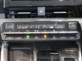 左右独立温度コントロールフルオートエアコンです。運転席、助手席それぞれで独立して温度設定ができます。冷え性の方が乗っても安心ですね♪