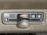 ハンドルの左下にETCがついています。高速道路の料金所の通過も楽々です。カードの取り出しもしやすい場所についています。