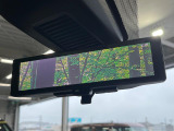 【インテリジェントルームミラー】後席の大きな荷物や同乗者で後方が確認しづらい時でも安心!カメラが撮影した車両後方の映像をルームミラー内に表示。クリアな視界で状況の確認が可能です!