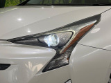 【LEDヘッドライト】悪天候や夜間走行時も良好な視界を確保し安心して運転できる高輝度LEDヘッドライトを装備!点灯速度が早く、消費電力も抑えられています。