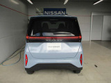 バックドアを横断するロングタイプのLEDリヤコンビネーションランプを軽初搭載。荷室を犠牲にしないランプが、バックドア全体を美しく光らせます。