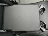 メルセデス・ベンツの定める厳しい基準をクリアしたお車のみをご案内させて頂きます。納車前整備はメーカー規定に基づき最大100項目にも及ぶ点検を熟練のメカニックによって行いご納車させて頂きます。