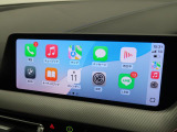 【アップルカープレイ】iPhoneがBMW車両とワイヤレスで接続されます。Apple CarPlayでは、オーディオストリーミングやメッセージングアプリがディスプレイに表示されます。