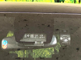 【トヨタセーフティセンス】走行中に前方の車両等を認識し、衝突しそうな時は警報とブレーキで衝突回避と被害軽減をアシスト。より安全にドライブをお楽しみいただけます。