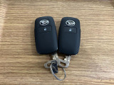 【スマートキー】 スマートキーを携帯していれば、ドアハンドルのボタンを押すだけでロックの解除ができます。