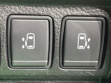 【両側パワースライドドア】スマートキーや運転席のスイッチで後席両側スライドドアの開閉が可能♪電動だから力を入れてドアを開ける必要が無く、小さなお子様でも簡単に開け閉めでき快適です♪