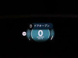 ヘッドアップディスプレイは視認性が非常に良く、運転時の視線を逸らさず様々な情報の確認が行えます。