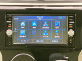 様々なメディアに対応し、お好みの音楽を楽しめます。クリアな音質で、車内をコンサートホールのような空間に変えます。