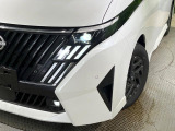 【LEDヘッドライト】悪天候や夜間走行時も良好な視界を確保し安心して運転できる高輝度LEDヘッドライトを装備!点灯速度が早く、消費電力も抑えられています。