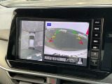 上から丸見えアラウンドビュー!車を真上から見下ろした様な映像を映し出すアラウンドビューモニター。これで車庫入れもラクラク。