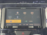 ラジオ、CD、Bluetoothなど、多様な音源に対応。お好みの音楽を車内で楽しめます。ドライブのお供に、快適なサウンド空間を提供します。