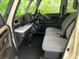 運転しやすい視点と、包み込まれるような座り心地が魅力です。操作系も直感的に操作でき、運転に集中できます。