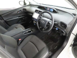 シンプルで使いやすいデザインの運転席です。