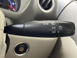 操作しやすい位置に配置されたウインカーレバーで、安全な車線変更をサポート。直感的に操作できるので、運転に集中できます。灯火類の操作もスムーズです。