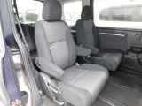 リアシートの画像です!中古車にも純正用品のお取付が可能です!社外の用品もお安くお取付いたします!持ち込みでの取付もご相談ください。