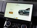 エアサスペンション搭載車になります。普段の走行の快適さの向上だけでなく、車高の高さが調節可能になるので、ラゲッジからの荷物の出し入れも楽になります。トランクのボタンとナビ画面で調節可能です。