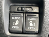 【両側パワースライドドア】スマートキーや運転席のスイッチで後席両側スライドドアの開閉が可能♪電動だから力を入れてドアを開ける必要が無く、小さなお子様でも簡単に開け閉めでき快適です♪