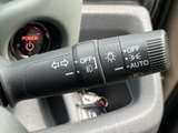 操作しやすい位置に配置されたウインカーレバー。スムーズな操作で、安全な車線変更をサポートします。