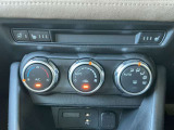 余計な操作の手間が無いフルオートエアコン。車内を常に快適な温度で保ちます!!