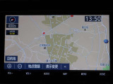 純正ナビを装備。タッチパネル式で使いやすく、お出かけもラクラクです。