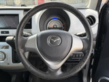 握りやすい形状で、ドライビングへの集中をサポート。操作性にも優れ、快適な運転をアシストします。日常の運転から長距離ドライブまで、頼れる相棒となるでしょう。