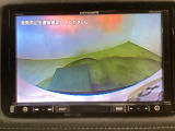 【バックカメラ】運転が苦手な方も車庫入れラクラクです!ギアをリバースに入れれば自動的に切り換わりますので、面倒な操作は不要です♪狭い駐車場もお車を傷つけず安心ですね!