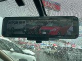 【インテリジェントルームミラー】切替レバーで後方を見やすく映像にできます。