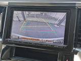 ギアをバックに入れると自動的に切り替わる優れものです。鮮明なカメラ画像にて車庫入れをサポートしてくれます。