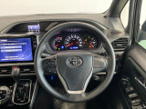 【純正革巻きステアリング】上質な革を使用することで、手にしっかり馴染みとても運転しやすいハンドルです♪