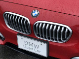 左右のキドニー・グリルの中心にはBMWのエンブレムが鎮座し、個性を放つデザイン性を兼ね備えました。
