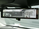 後席に荷物をタップリのせても視界を確保してくれちゃうスマート・ルームミラー♪