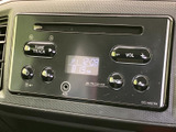 使いやすいオーディオシステムが搭載されています。CDやラジオを気軽に楽しめ、AUX端子も備えているので、様々な音楽ソースに対応可能です。