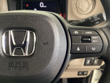 ハンドルにHondaセンシング系のクルーズコントロールやレーンキープアシストなどのスイッチが装備されています。ハンドルから手を離さず安全に操作できます。