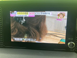停車中に、地上デジタル放送のテレビ番組を視聴できます。休憩時間などに、ニュースやドラマを楽しめます。移動中の暇つぶしに最適です。