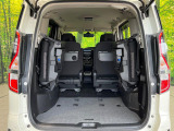 普段のお買い物や通勤、送迎等に十分な荷室スペースを確保しております。セカンドシートを倒すと、大きな荷物の積載も可能です♪