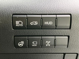 視認性の高いメーターは、運転に必要な情報を正確に伝えます。速度や回転数を一目で確認でき、安全運転をサポートします。